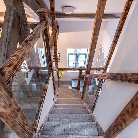 1br Flat, Close To Attractions & Transport